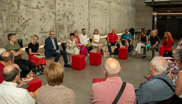 Encuentro de la Confederación Española de Asociaciones Vecinales (CEAV) con la Ministra de Vivienda, a la que asistió la Federación Alzahara representada por su Presidente Antonio Toledano