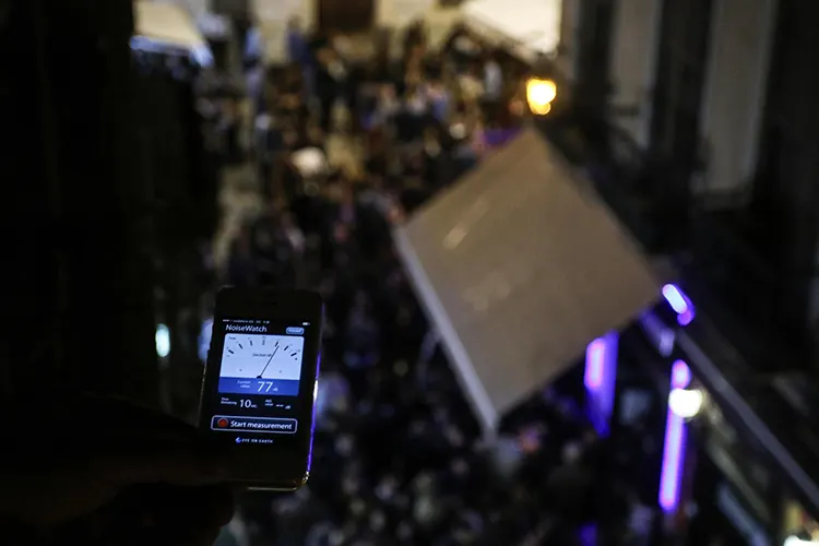El Movimiento Ciudadano recuerda el impacto del ruido de fiestas y obras en la salud pública