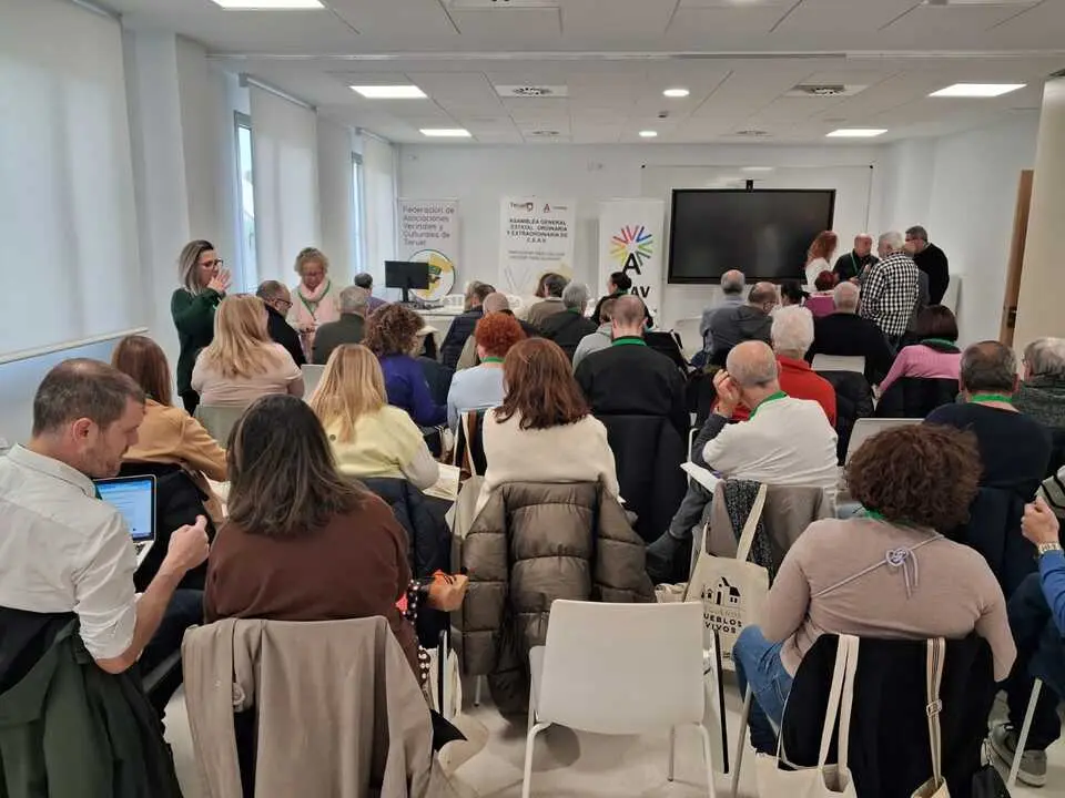 Córdoba entra en la ejecutiva de la Confederación Estatal de AAVV
